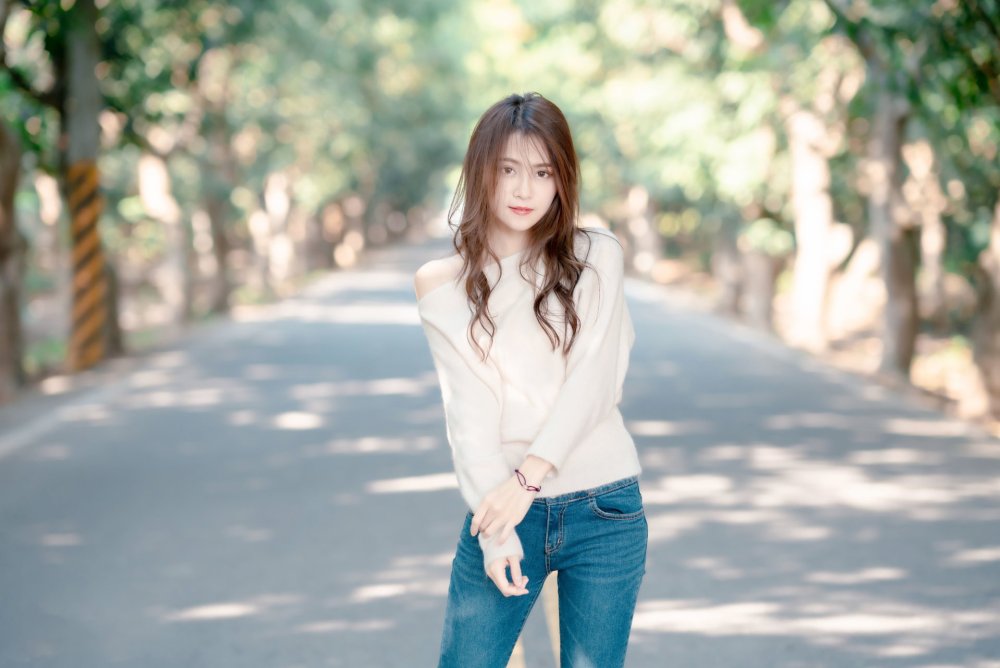 Девушки в джинсах