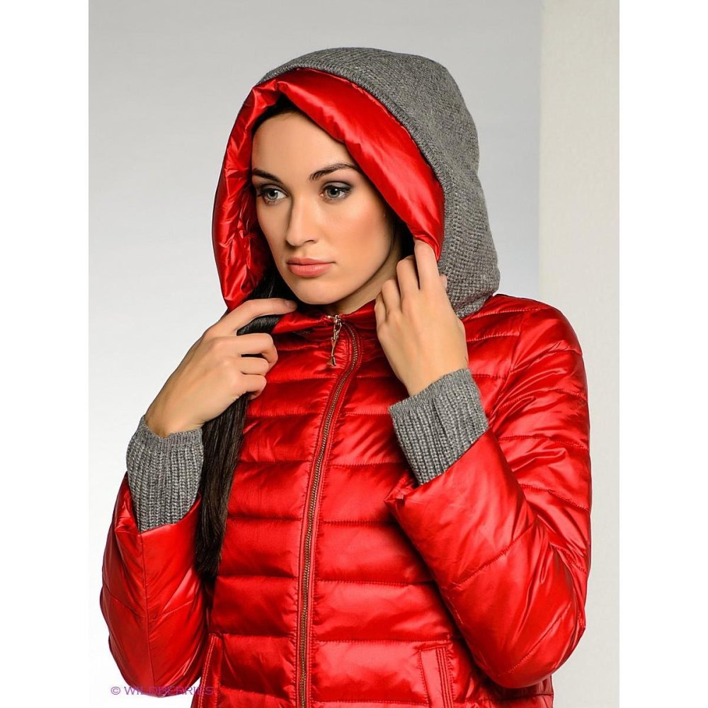 Шапка к бордовой куртке