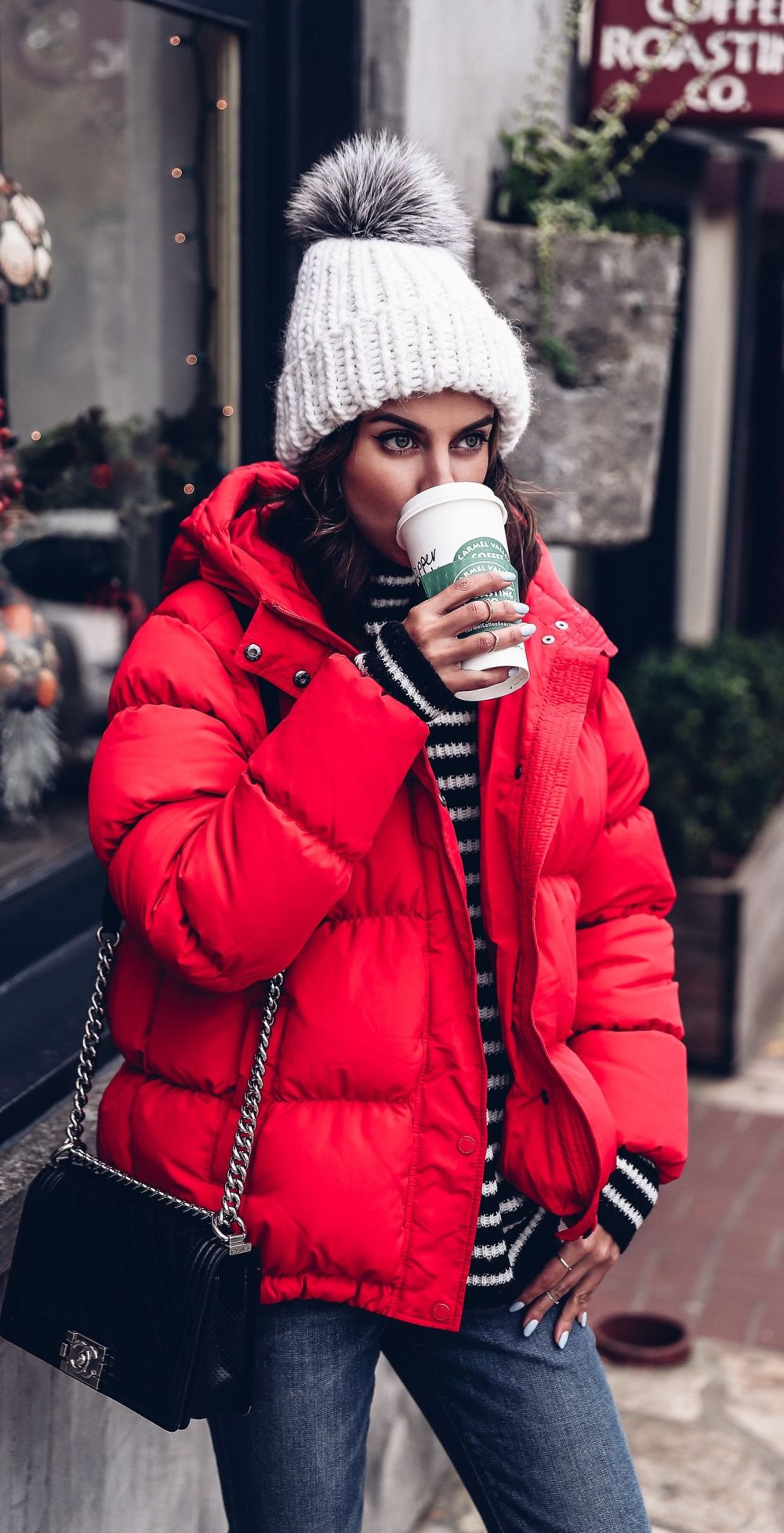 Красное зимнее пальто