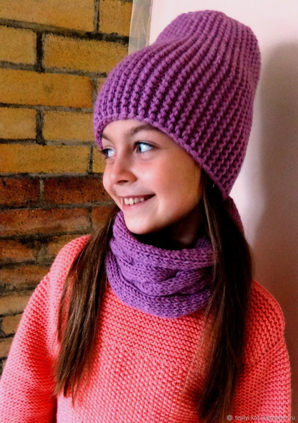 Шапка бини малиновая