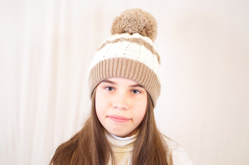 Шапка вязаная подростковая