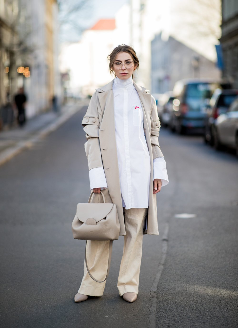 Тренч с широкими брюками