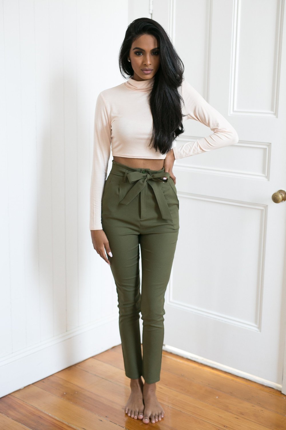 Брючный костюм женский цвета хаки