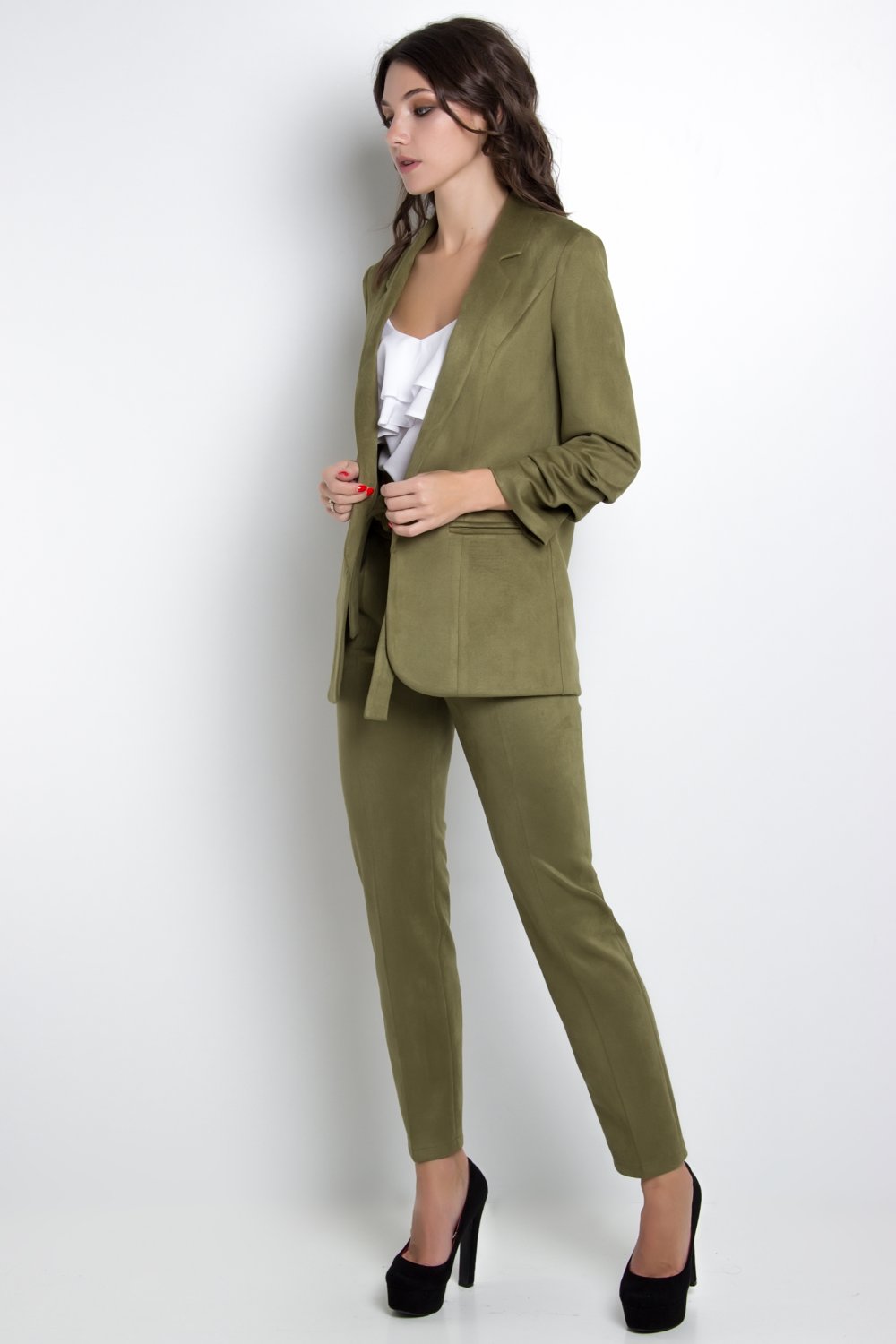 Брючный костюм цвета хаки