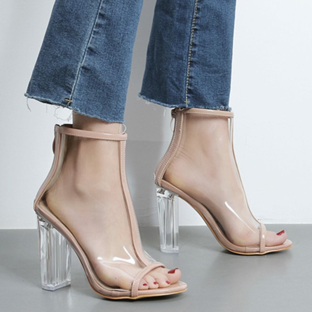 Прозрачные туфли на высоком каблуке
