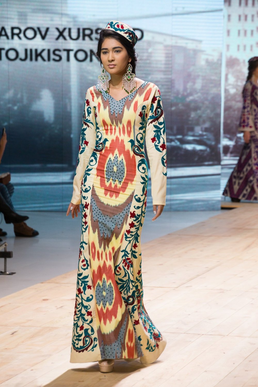 Современная одежда из адраса