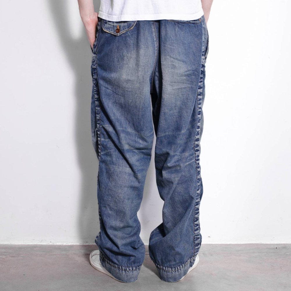 Джинсы из денима