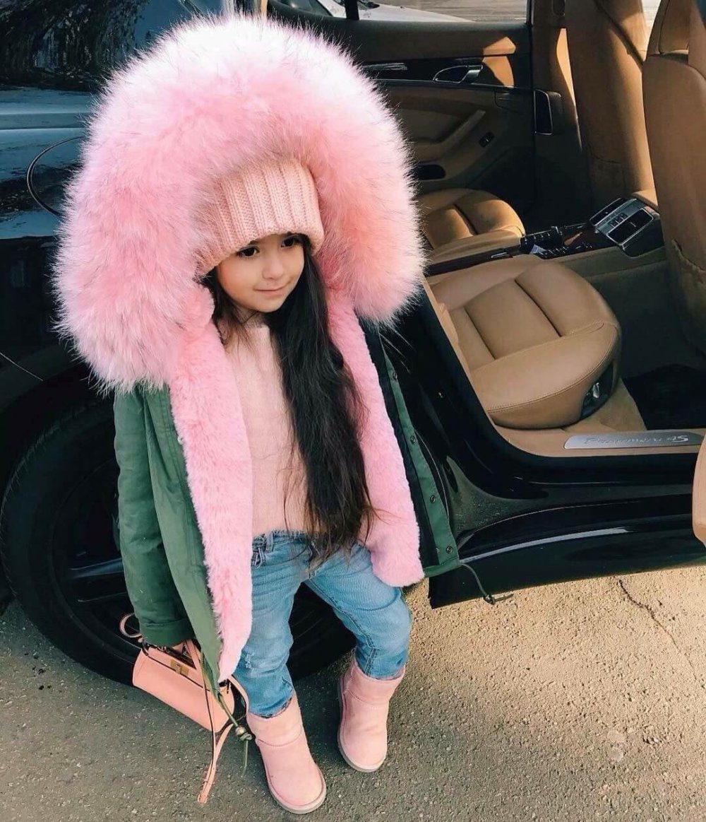 Розовая зимняя куртка