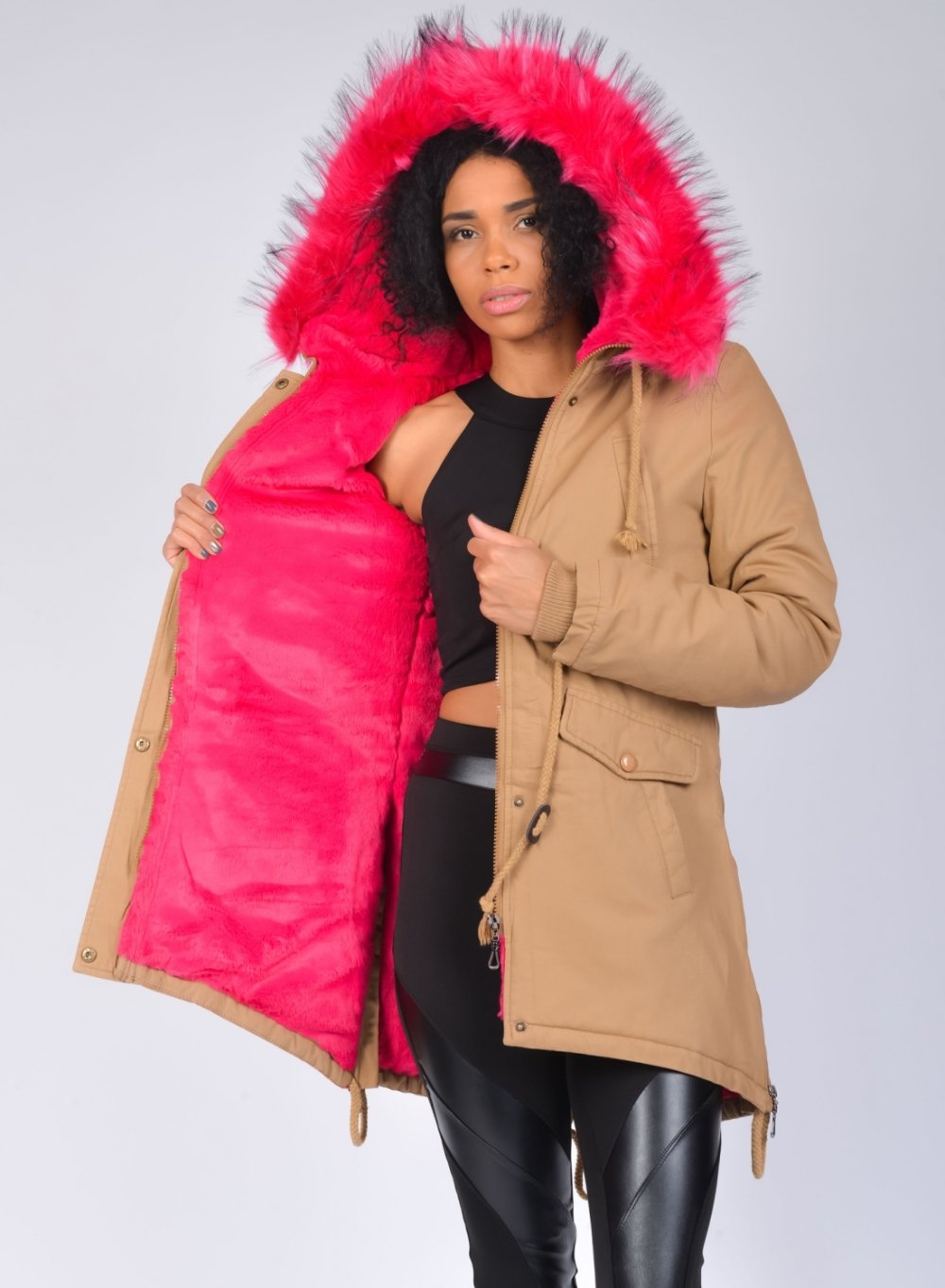 Куртка с розовым мехом