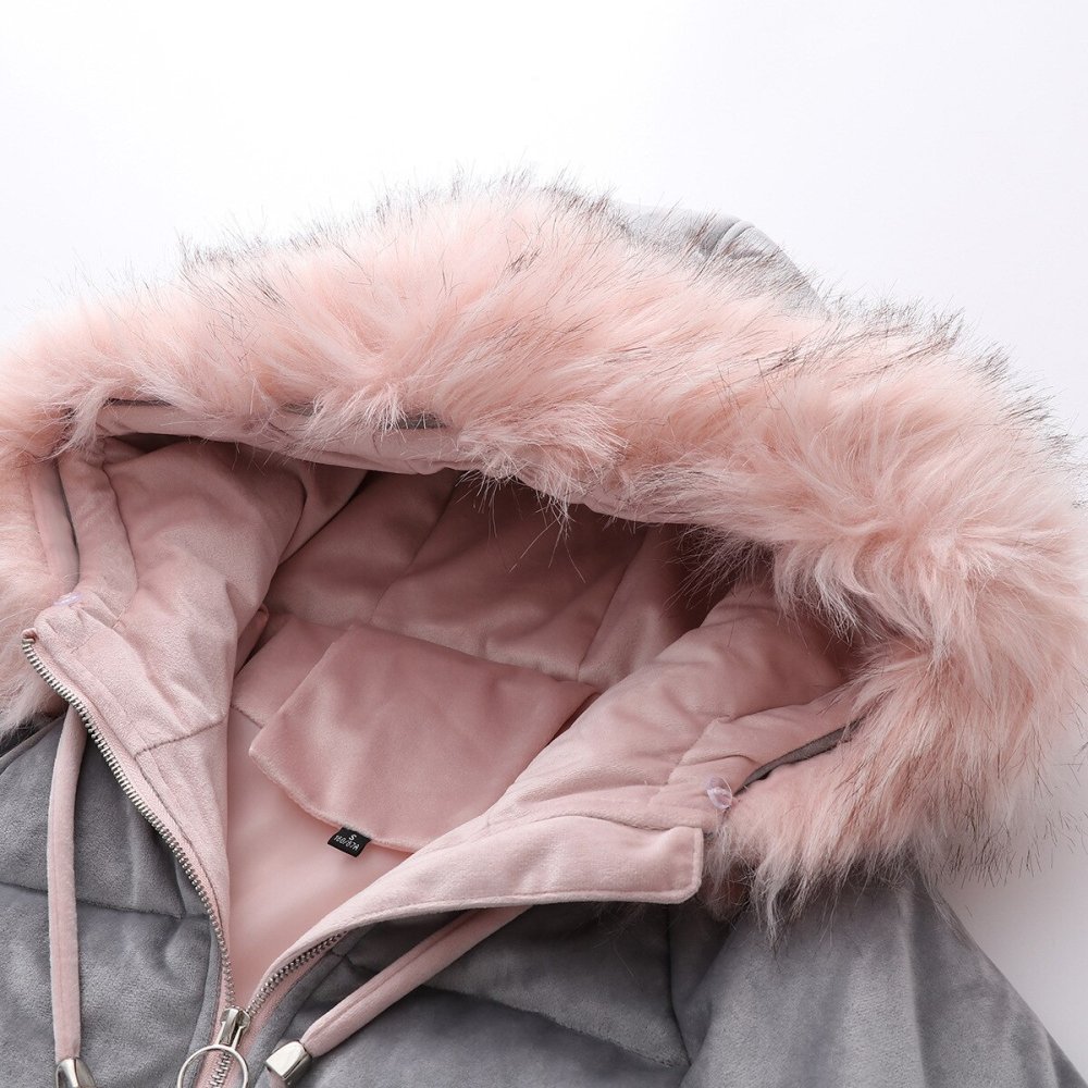 Черная куртка с розовым мехом