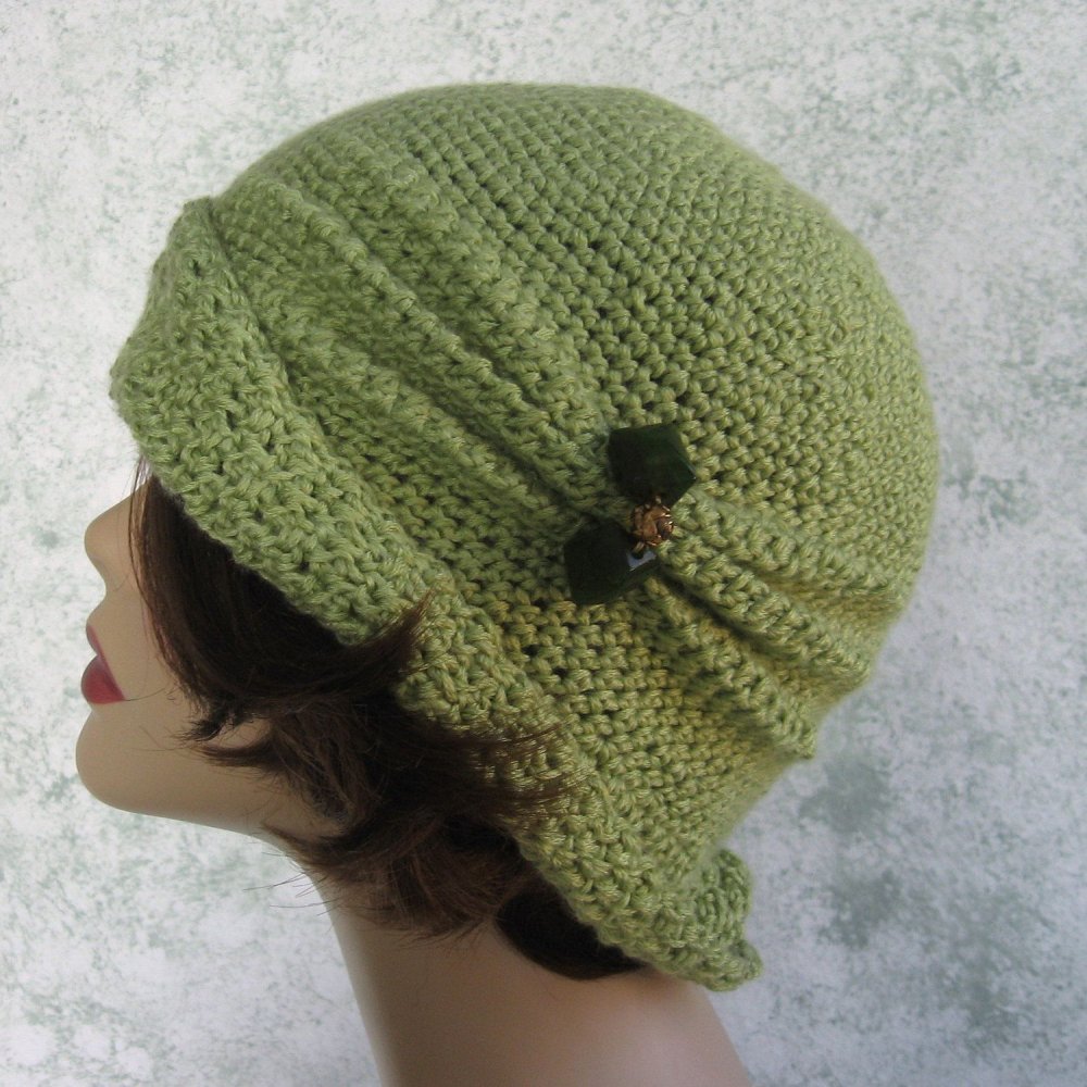 Вязаная шляпка-шапочка