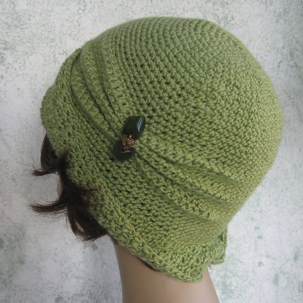 Шапочка крючком в стиле 20х