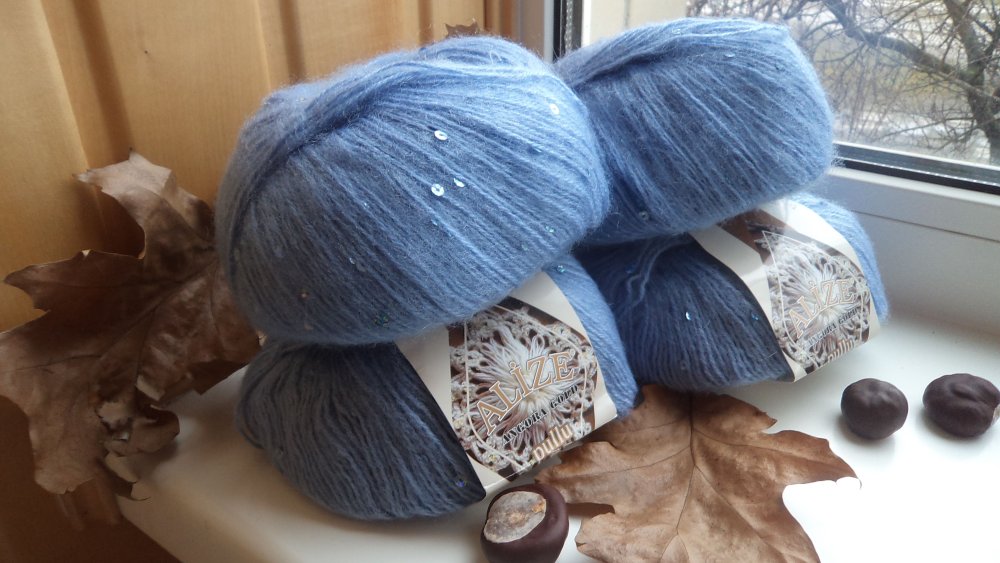 Шапка с пайетками