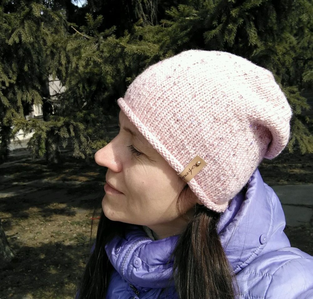 Шапка с пайетками