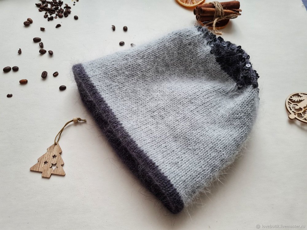 Шапка из пряжи принт