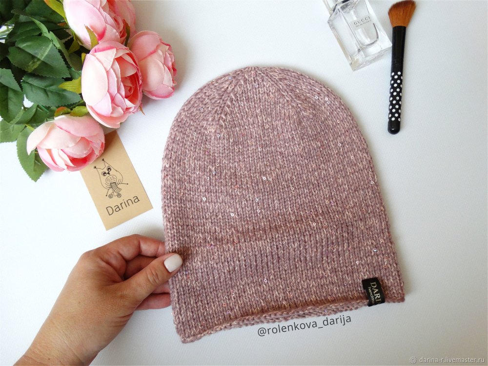 Шапка с пайетками