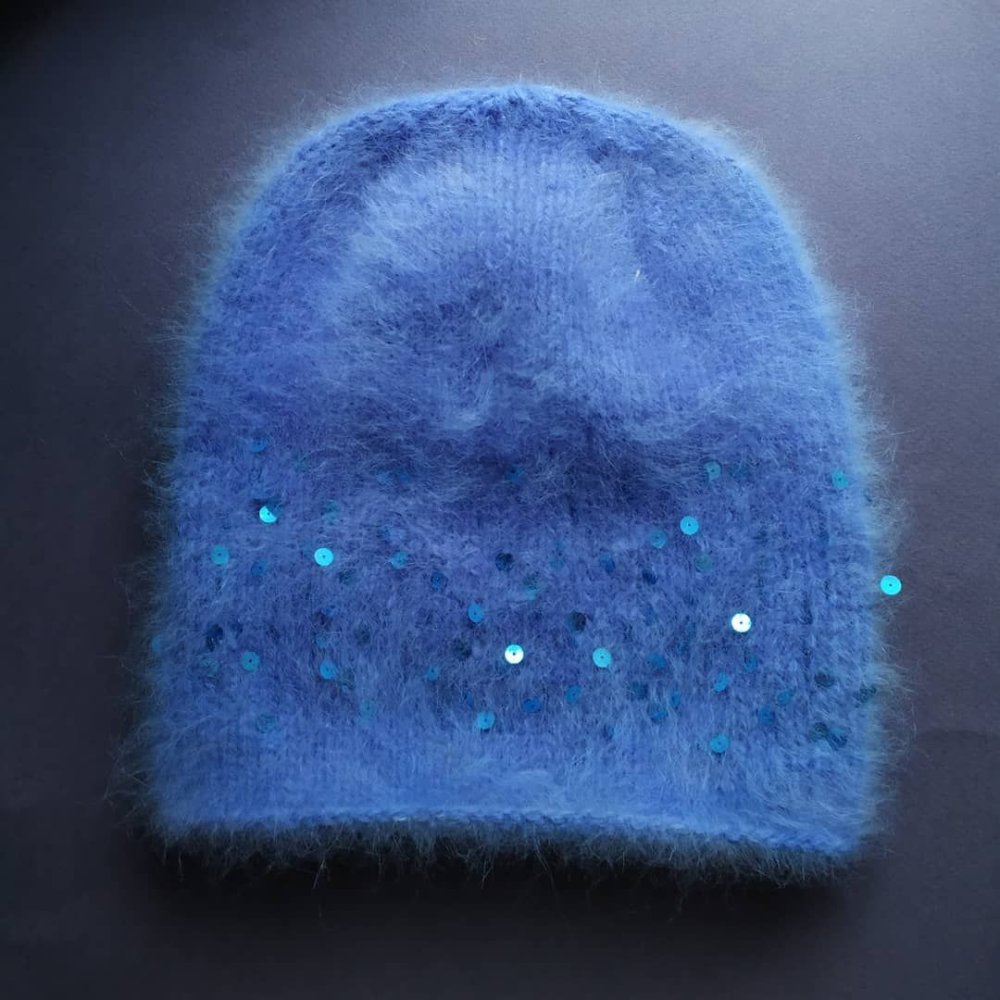 Шапочки с пайетками из пряжи