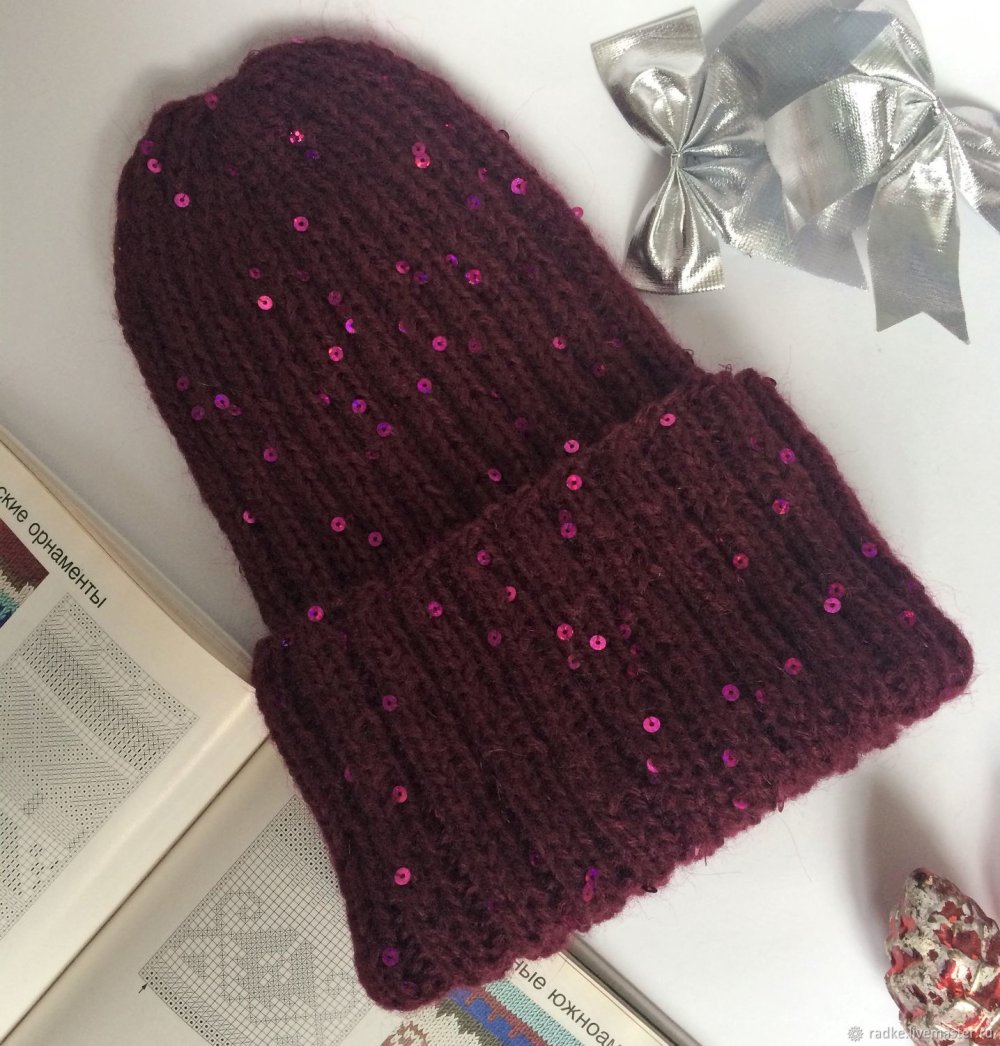 Мохеровые шапки с пайетками