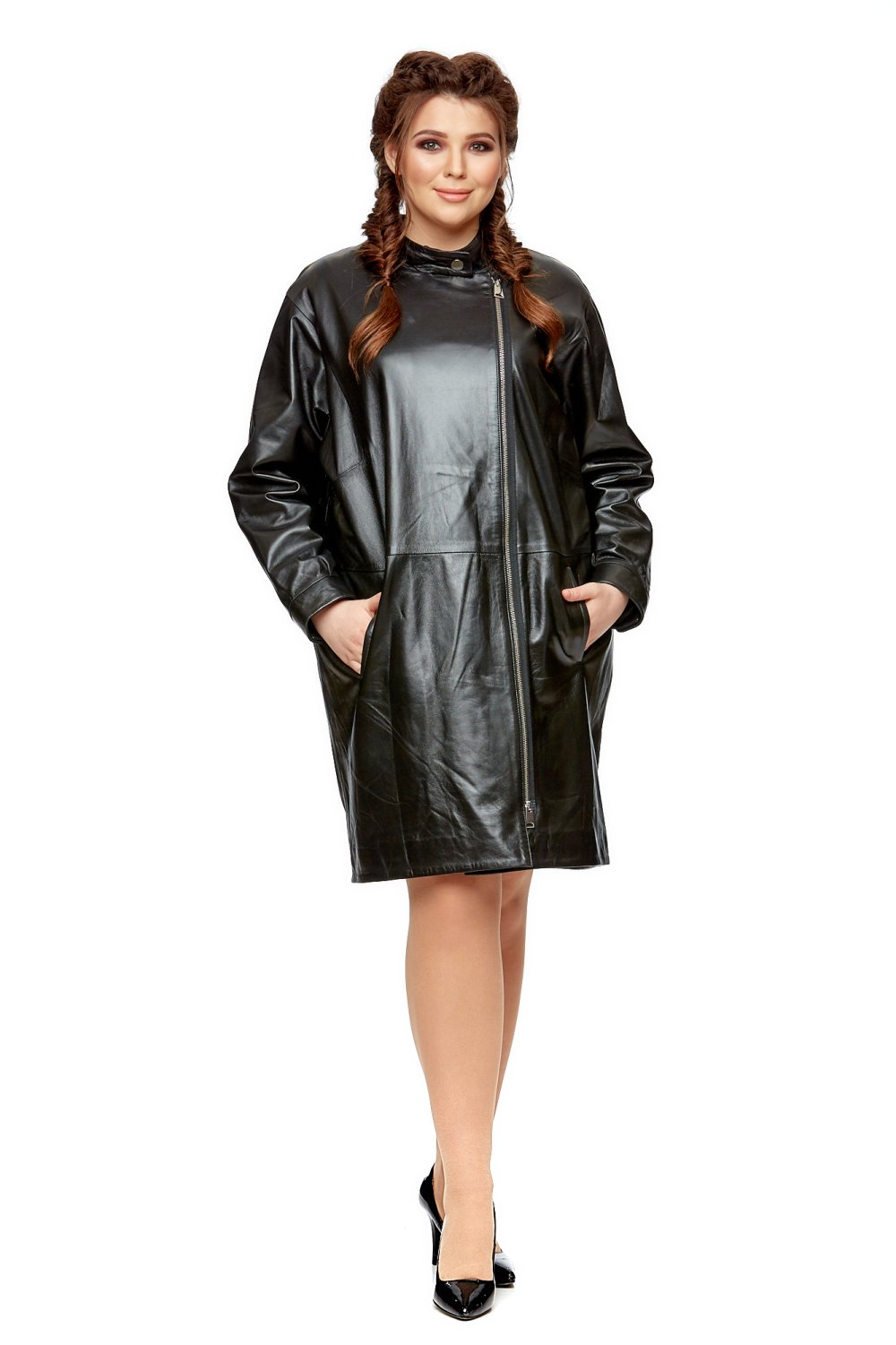 Черный лакированный плащ