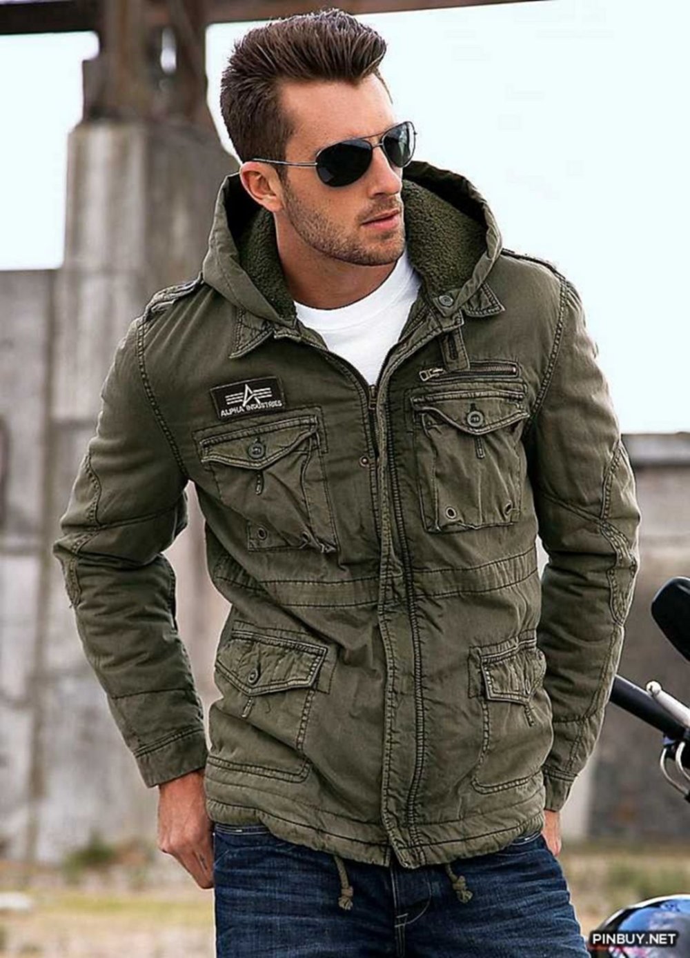 Девушка в куртке Россия