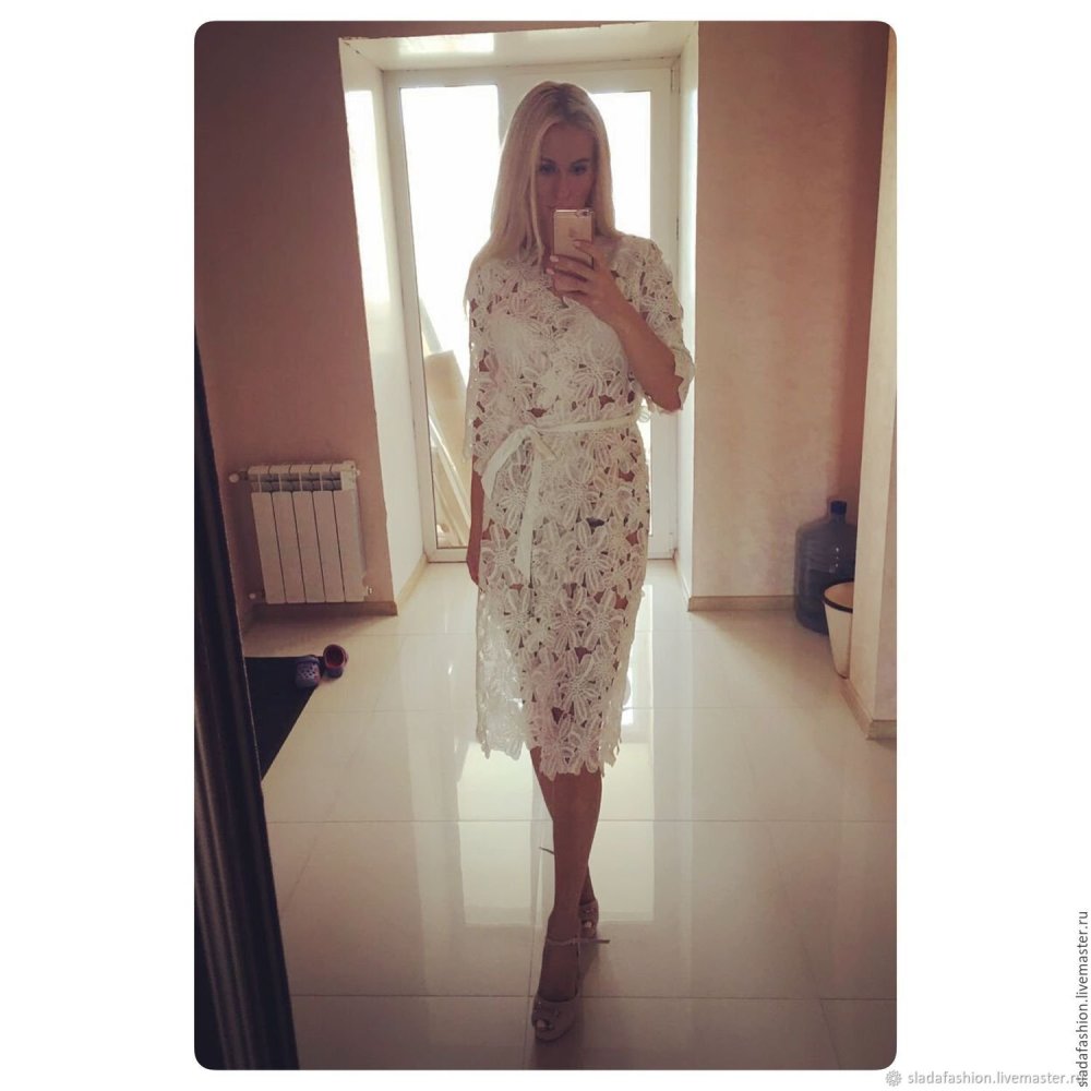 Платье с накидкой из кружева