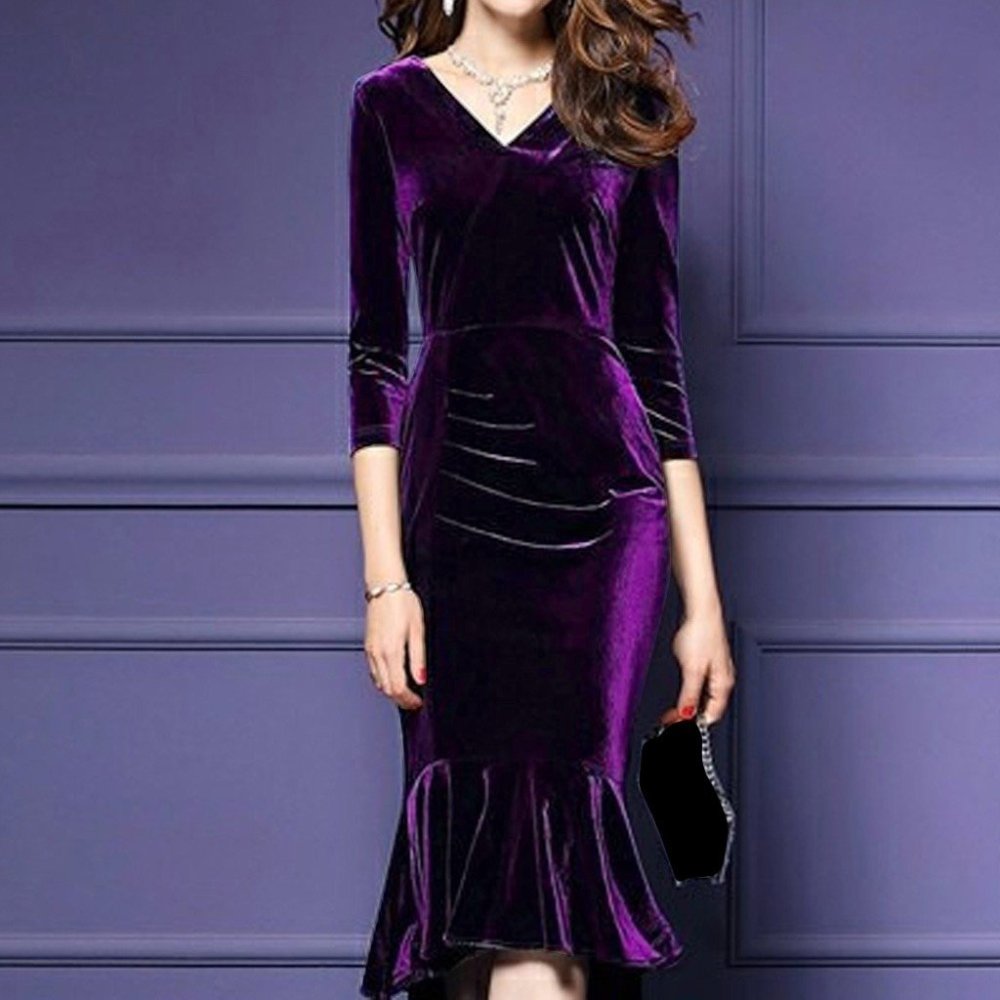 Платье из синего бархата