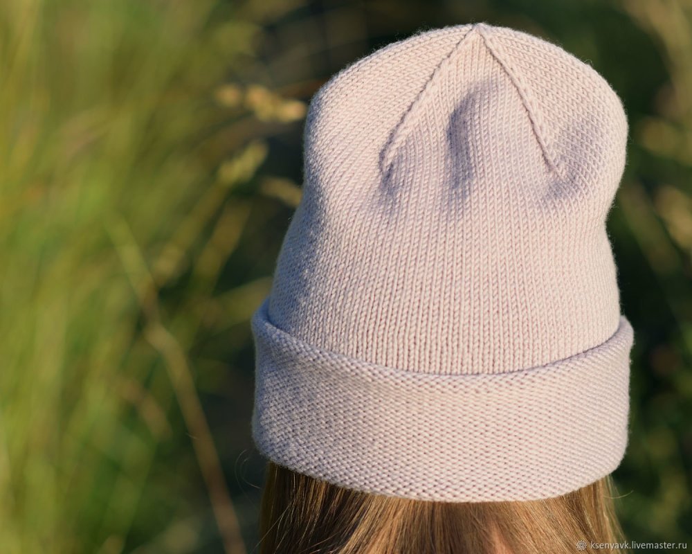 Шапка с острой макушкой