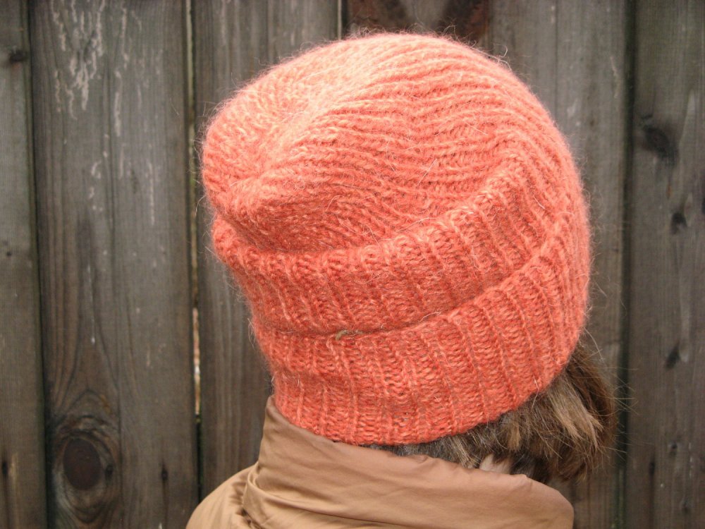 Шапка с макушкой лопаткой спицами