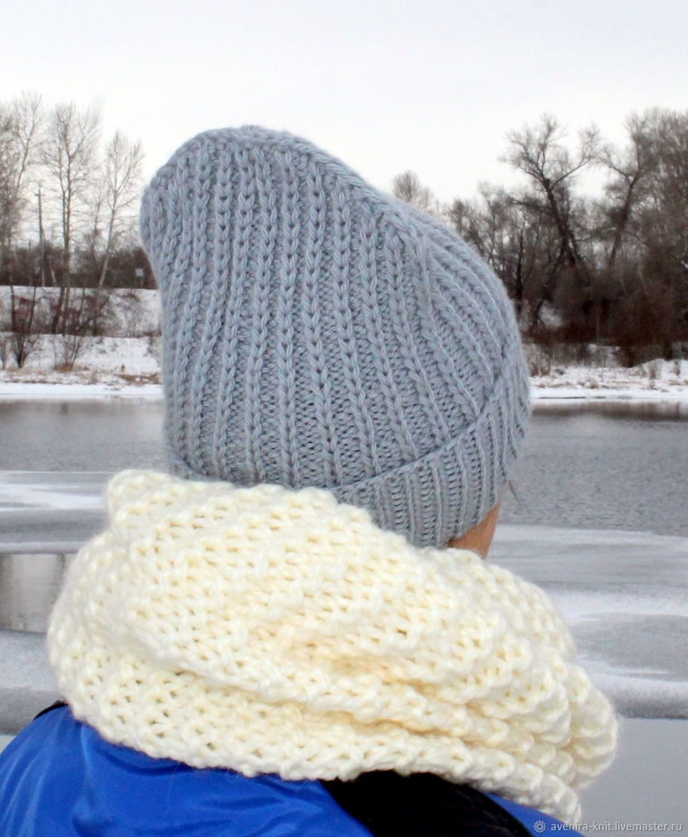 Шапка бини с интересной макушкой