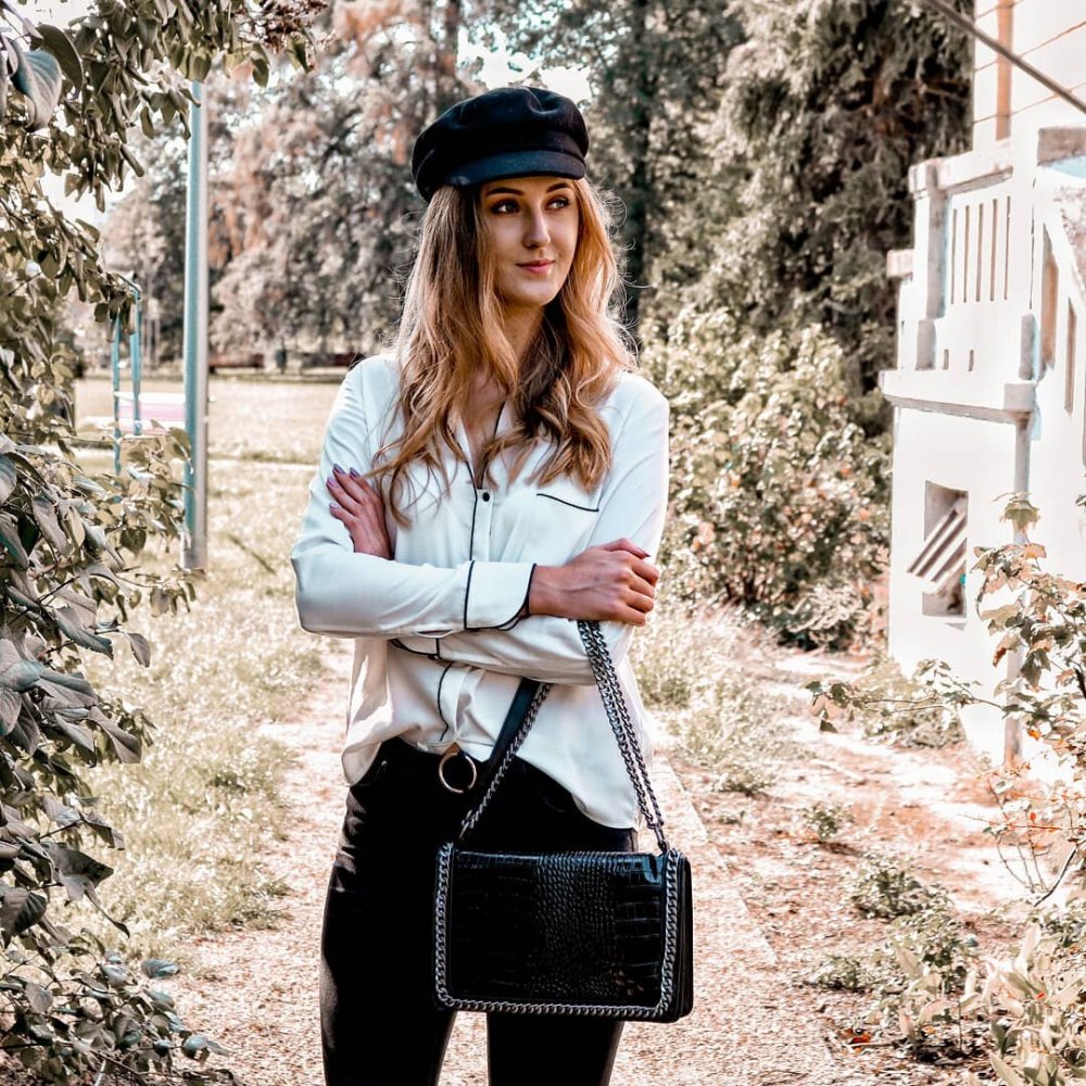 Эммануэль Альт головной убор