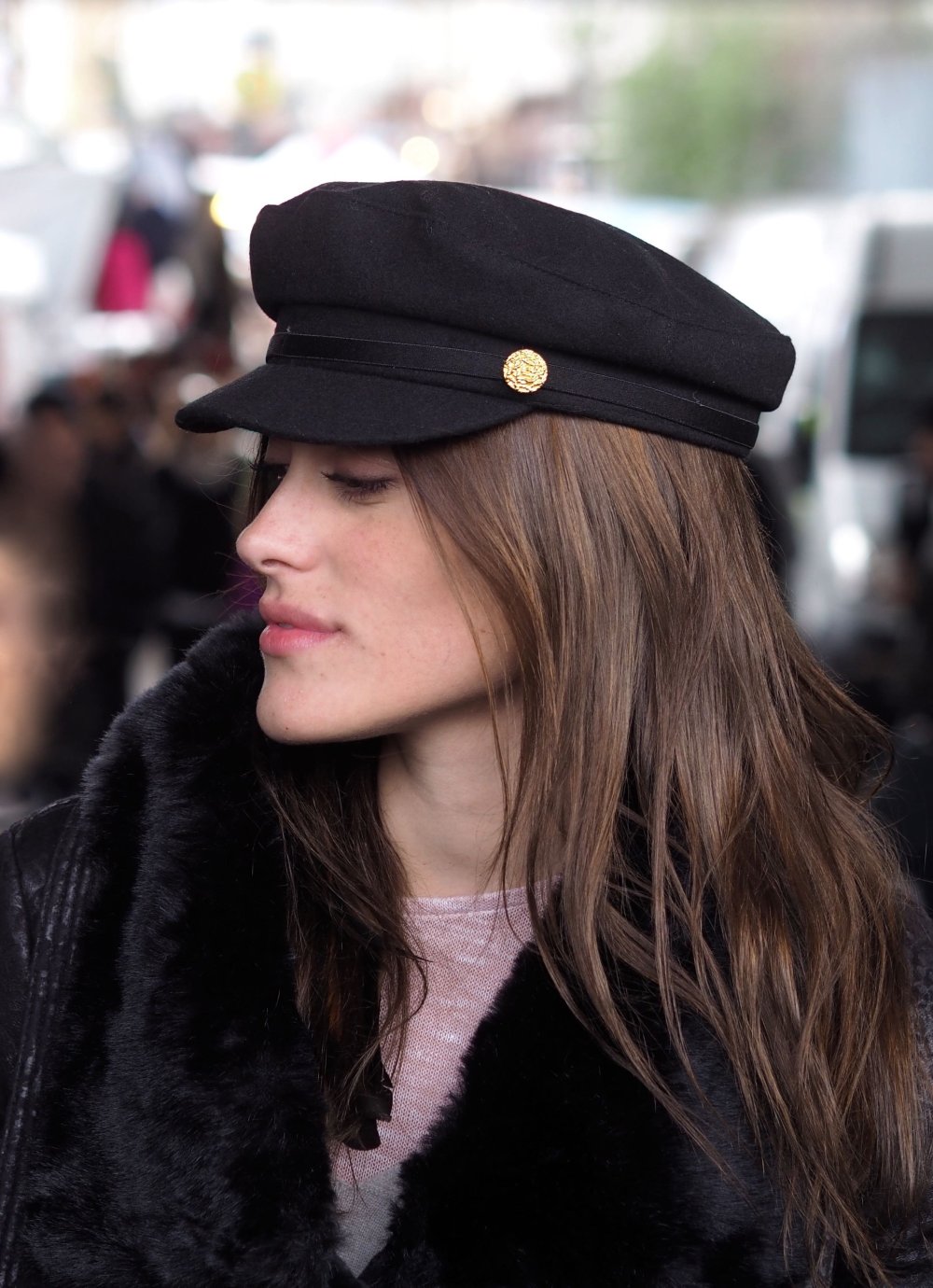 Пальто с кепкой