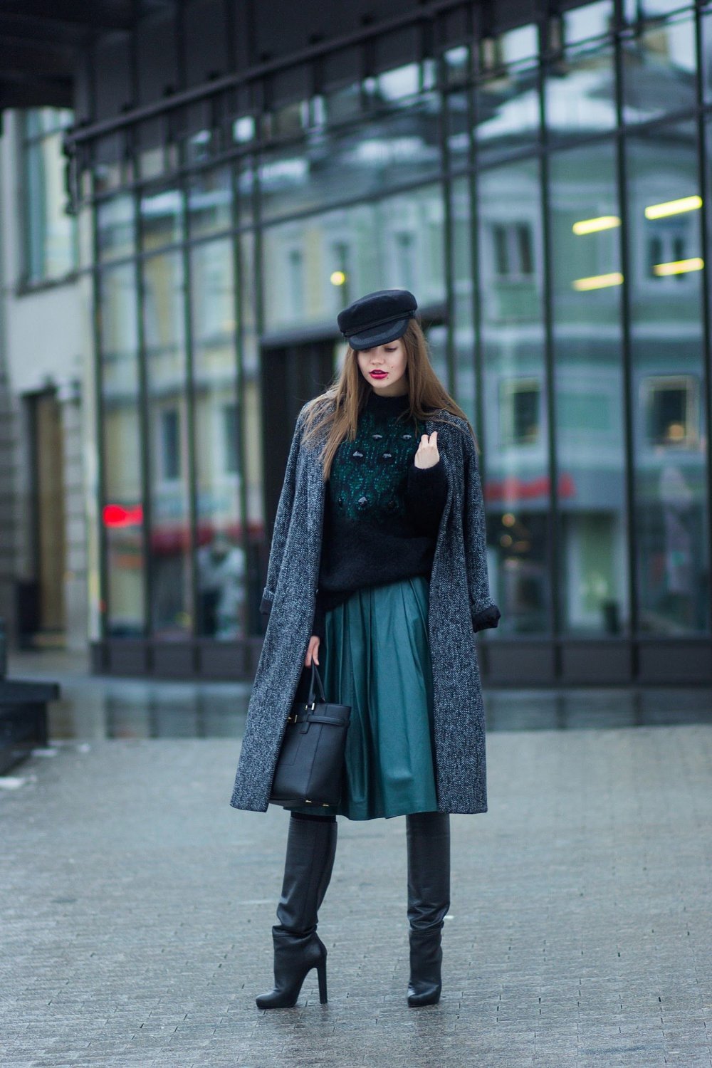 Стильное черное пальто женское