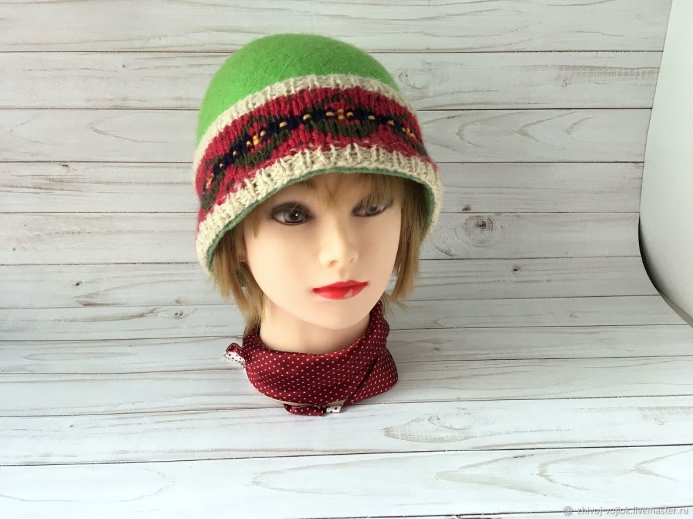 Шапка с ушками из исландской шерсти