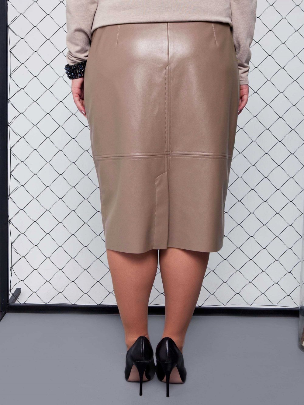 Кожаная юбка карандаш на полных