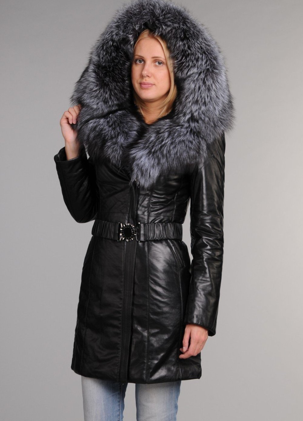 Салко черное кожаное пальто с мехом чернобурки