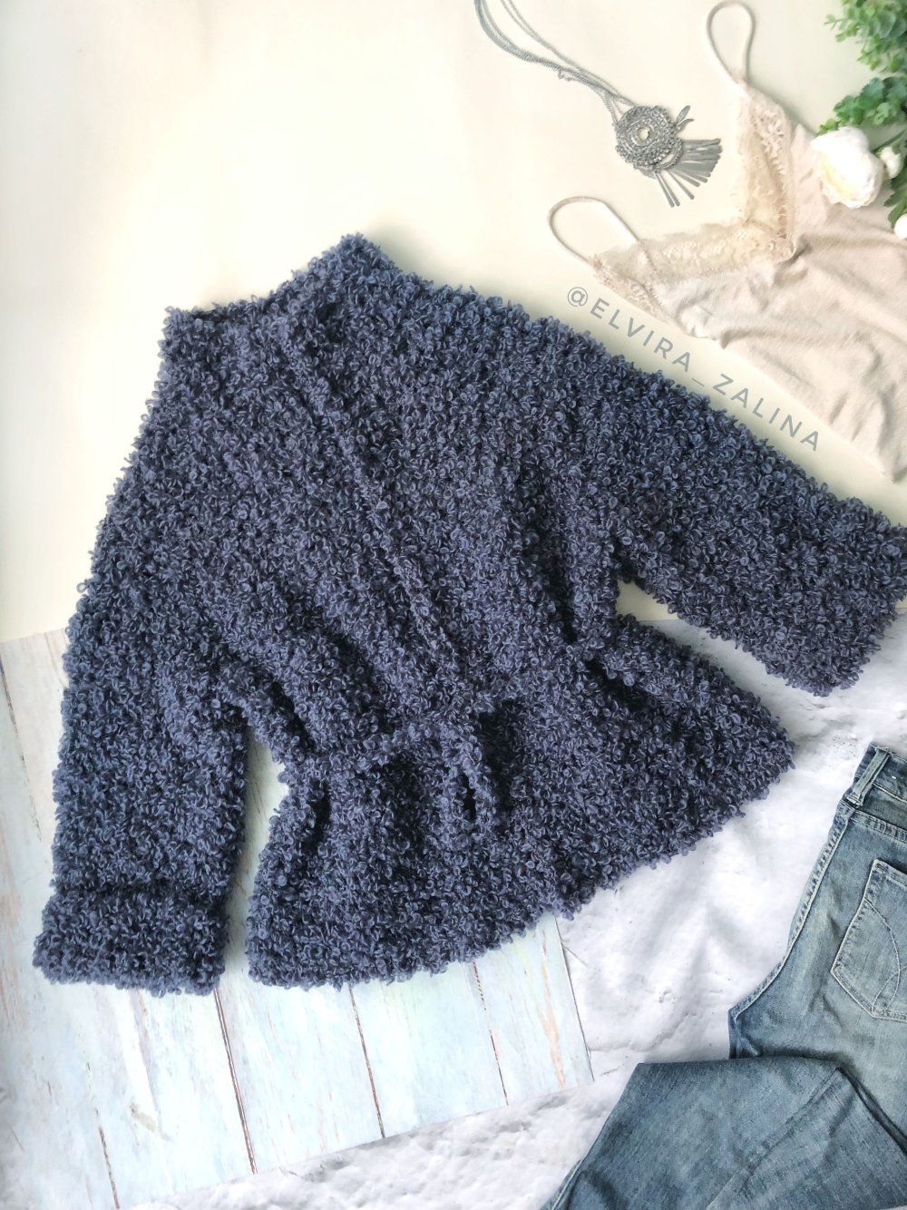 Летняя вязаная кофта из буклированной пряжи