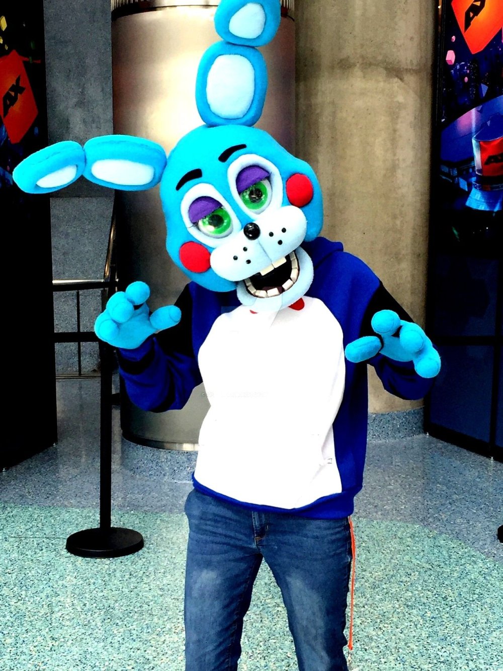 ФНАФ косплей Бонни