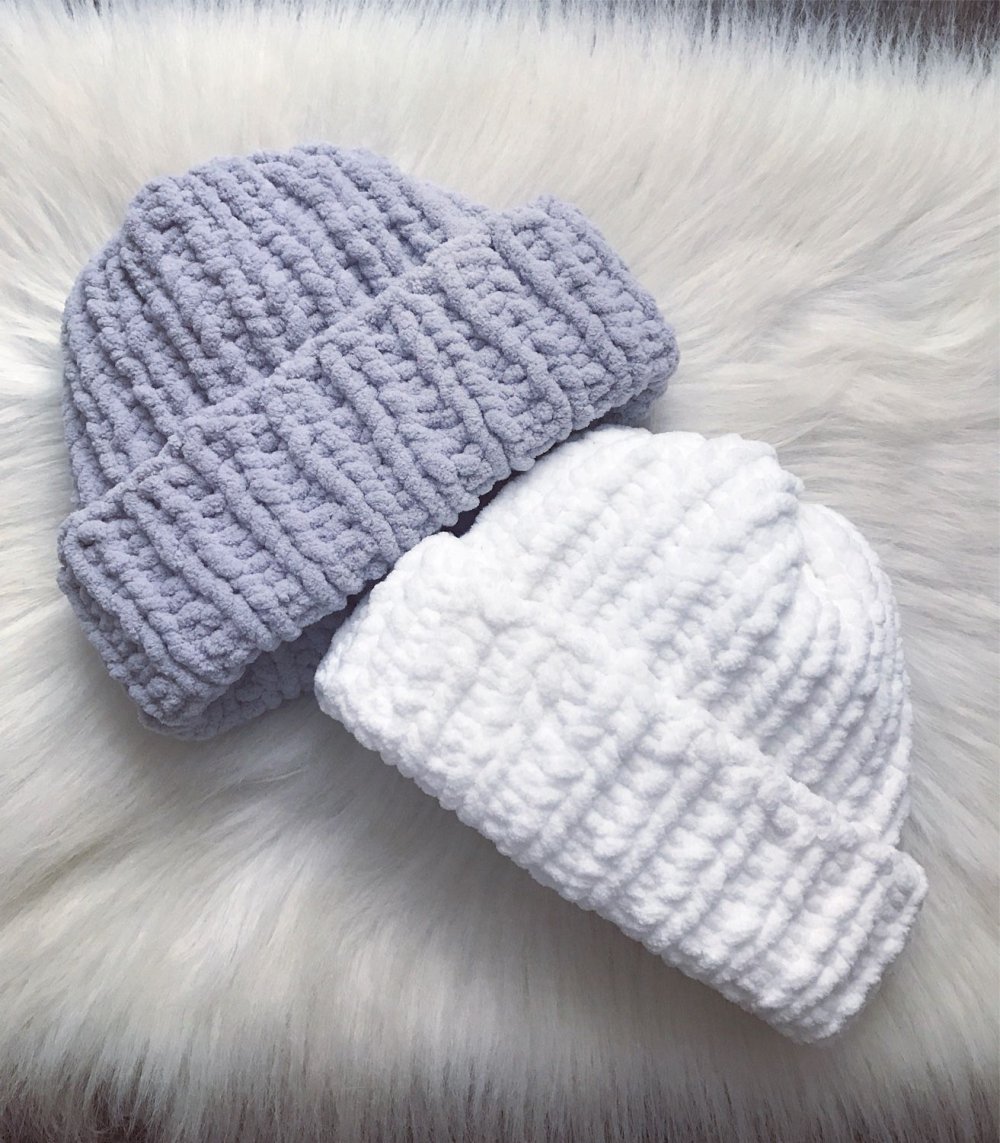 Шапка из плюшевых ниток