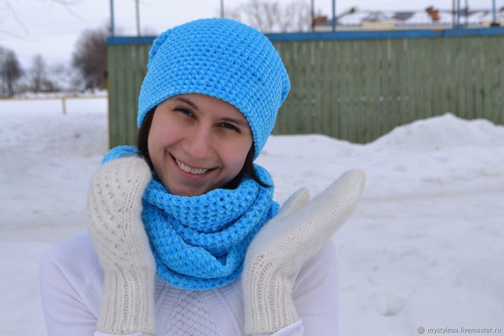 Шапка из плюшевой пряжи для женщин