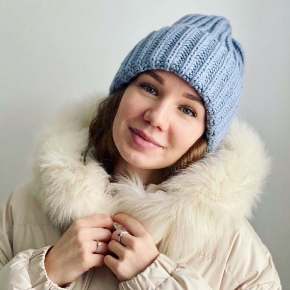 Ухо для шапки из плюшевой пряжи двух цветов