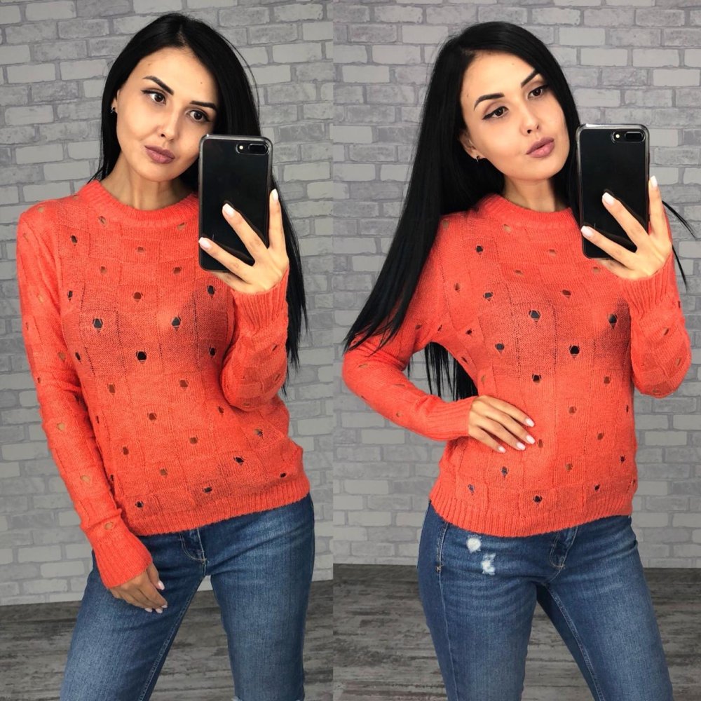 Кофта с разрезами на рукавах