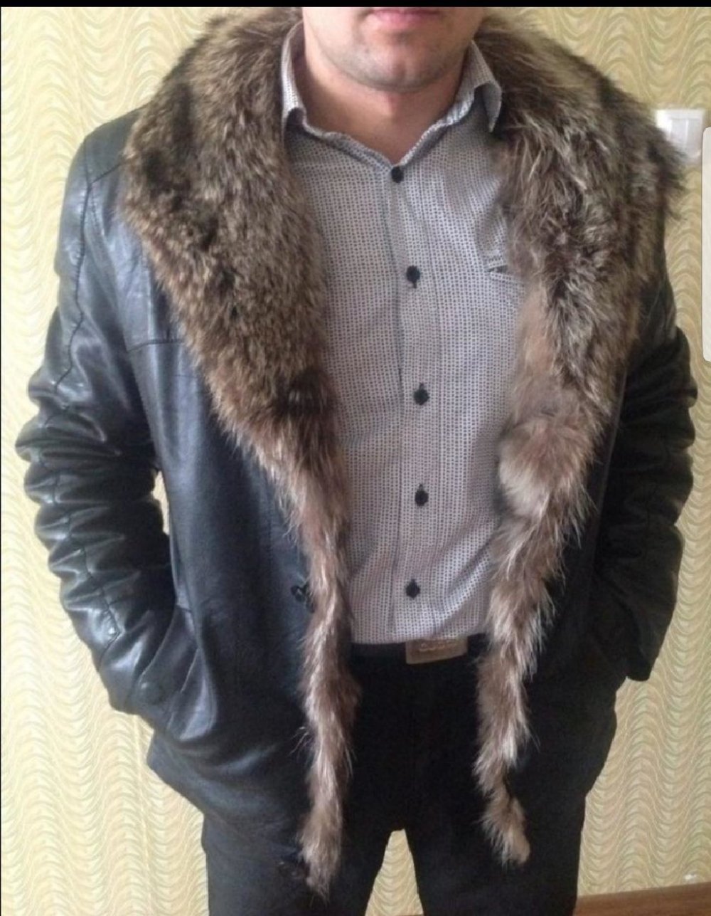 Мужская зимняя куртка с мехом волка