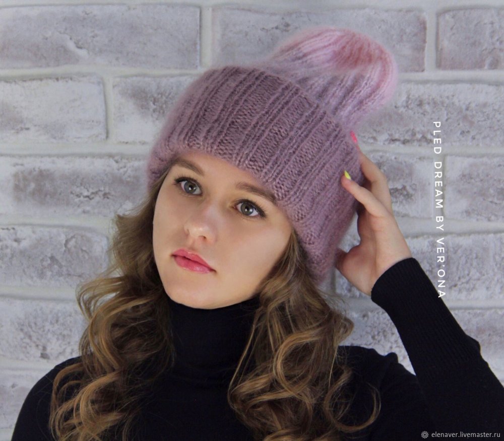 Двухцветная шапочка из ангорки