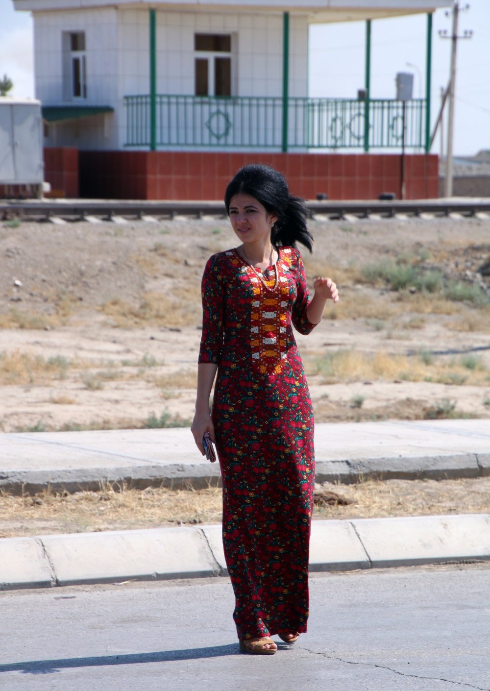 Фасоны туркменских платьев 2022 желтые