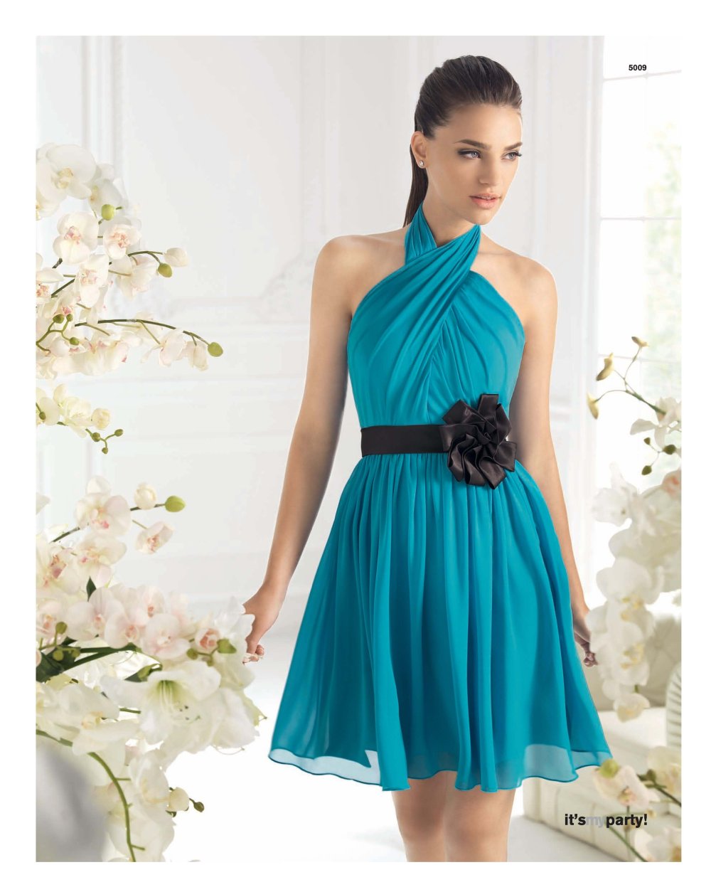 Девушки в коротких платьях