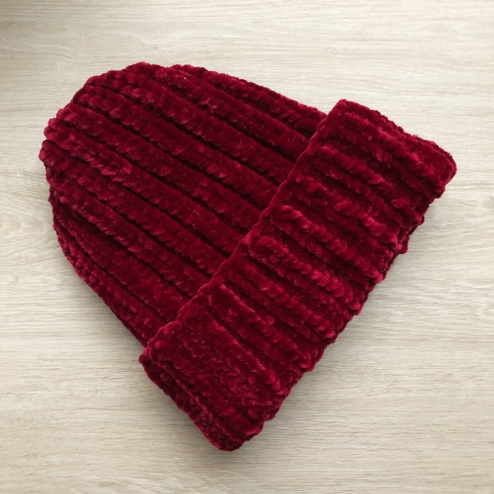 Шапка из велюровой пряжи