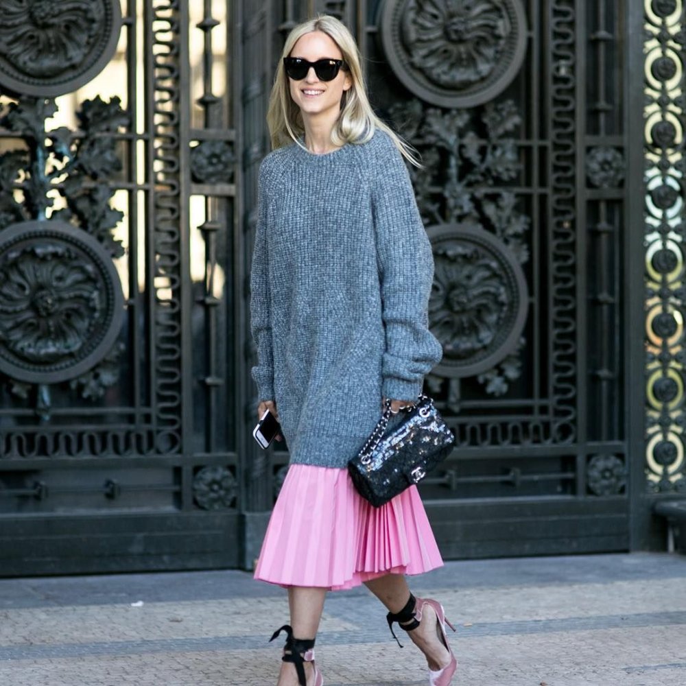 Образы с сиреневым свитером