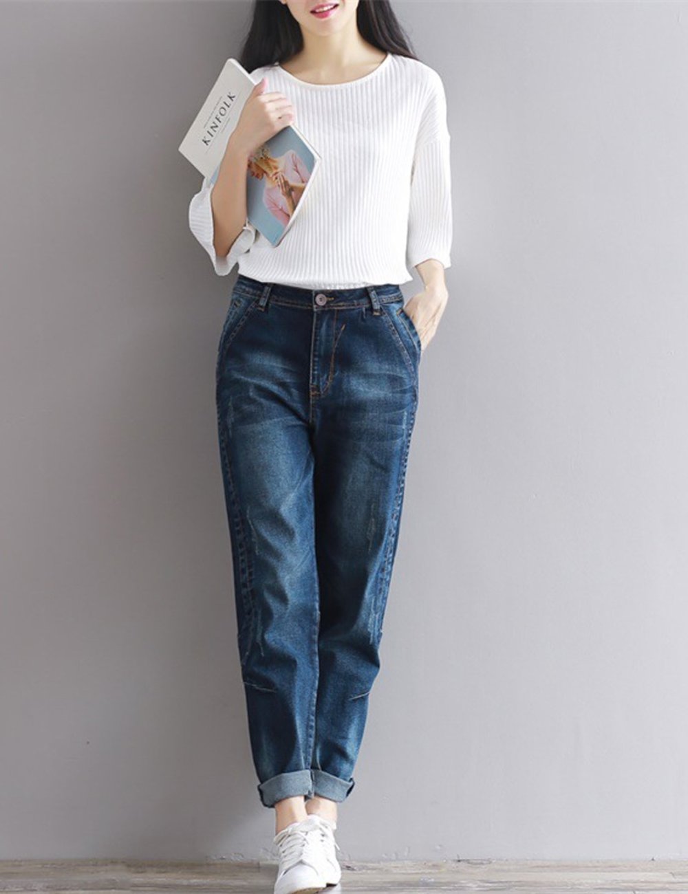 Джинсы с накладными карманами женские