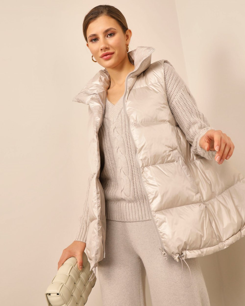 Чёрная куртка из плащёвки