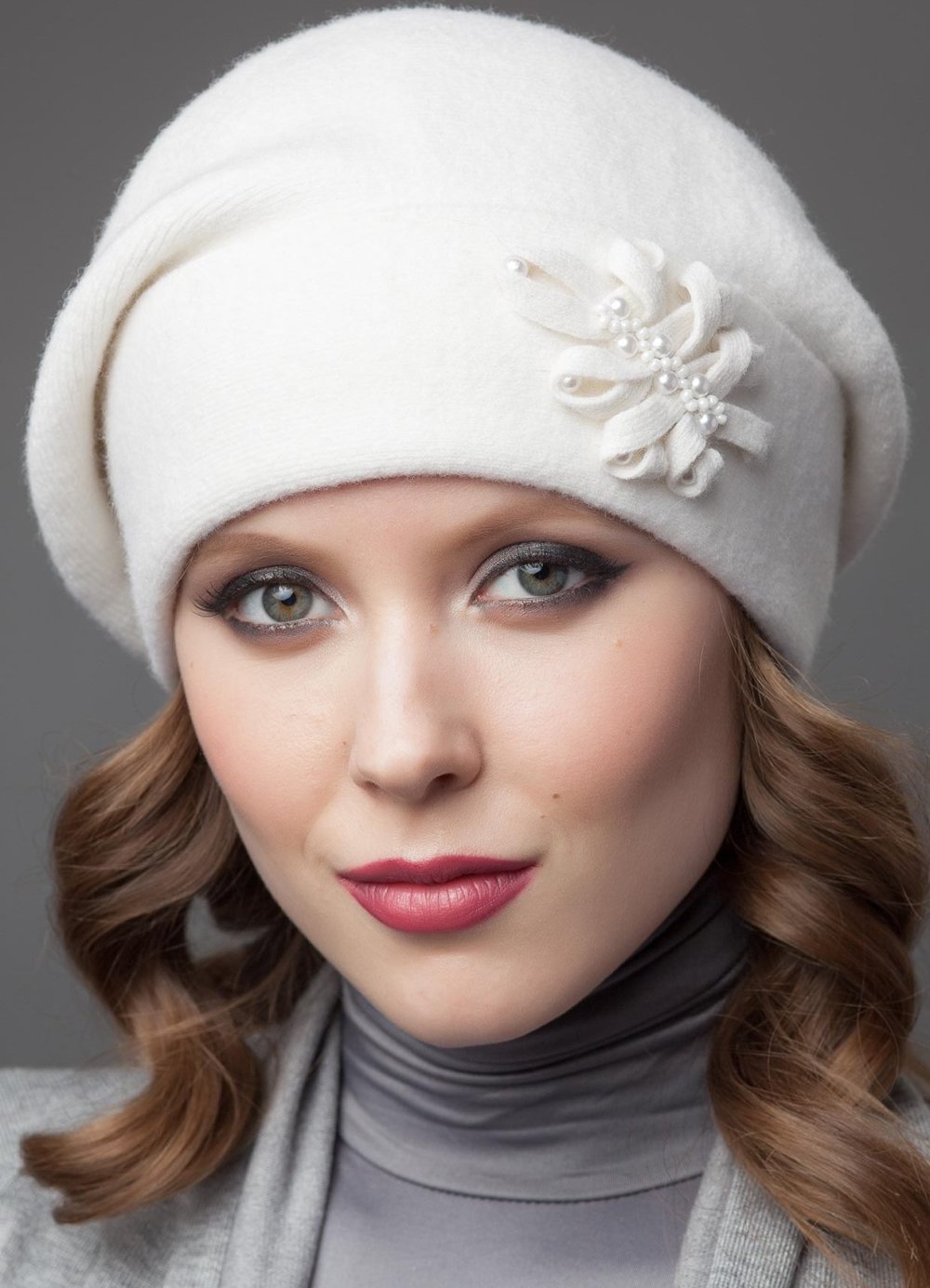 Шапка вязаная с помпоном лапша женская 2000 года